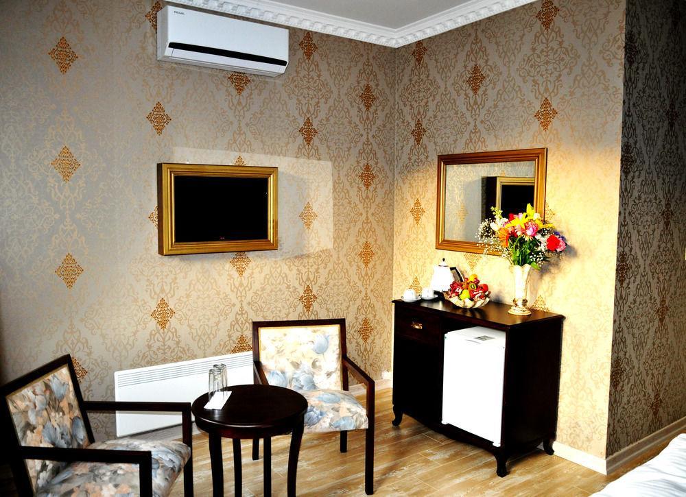 Taksim House Hotel Istanbul Bagian luar foto
