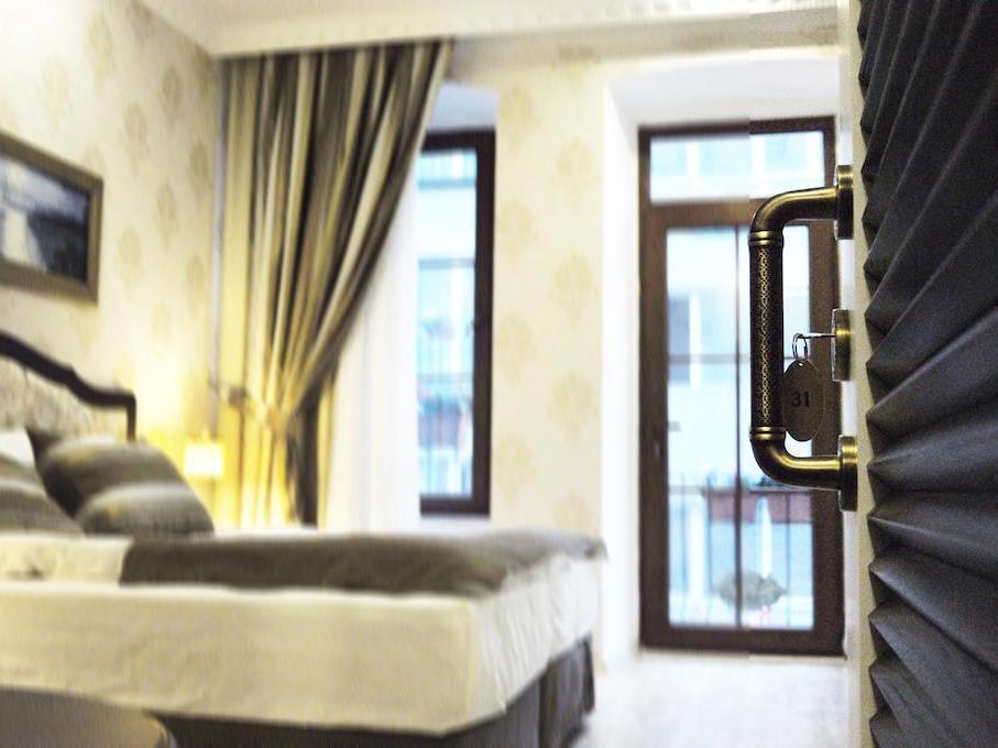 Taksim House Hotel Istanbul Bagian luar foto