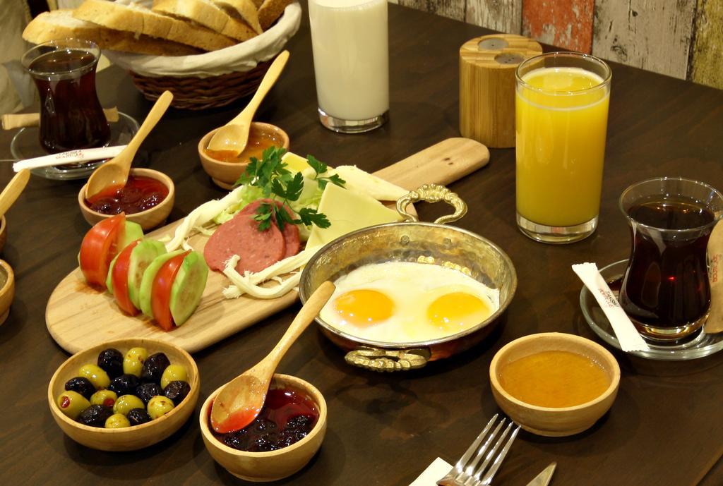 Taksim House Hotel Istanbul Bagian luar foto