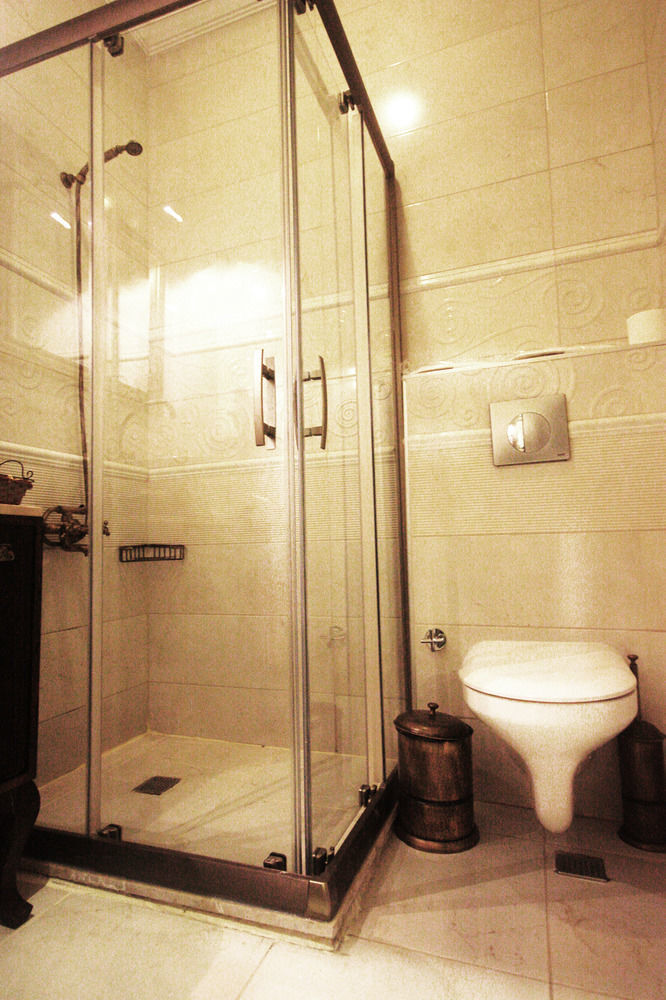 Taksim House Hotel Istanbul Bagian luar foto