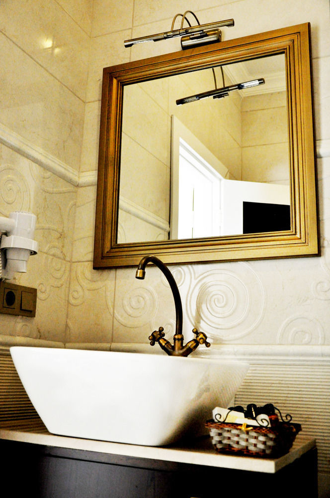 Taksim House Hotel Istanbul Bagian luar foto