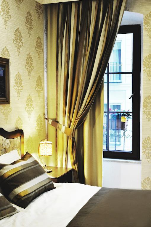 Taksim House Hotel Istanbul Bagian luar foto